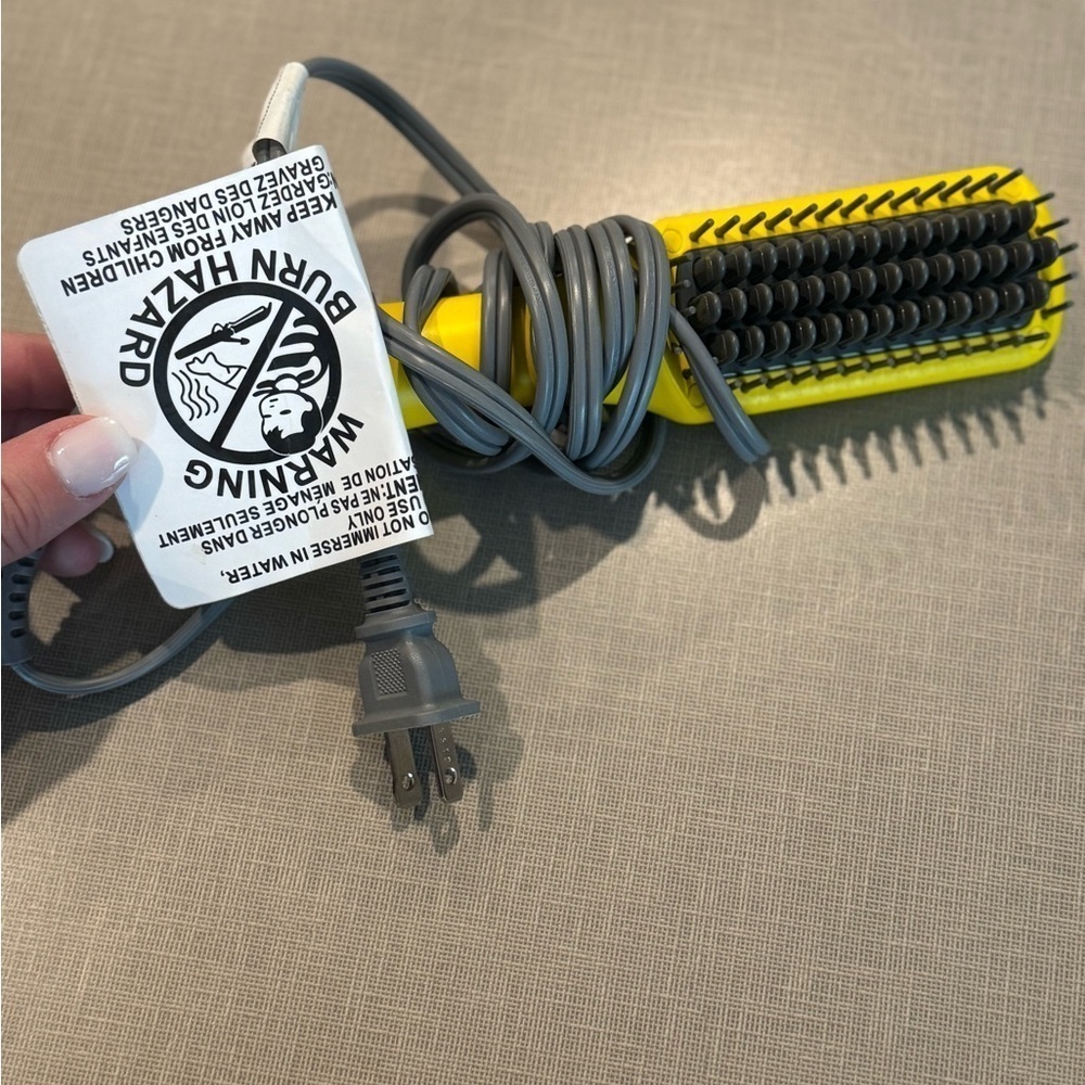 Drybar The Brush Crush Heated Straightening Brush